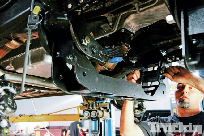 2014 Chevrolet Silverado Rough Country 7-inch Lift Install