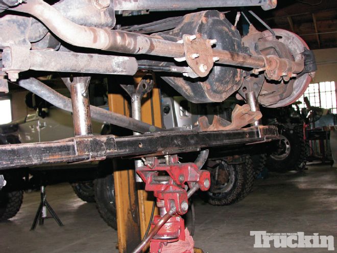 Lift Kit on a 2003 Ford Excursion: Family Hauler Makeover
