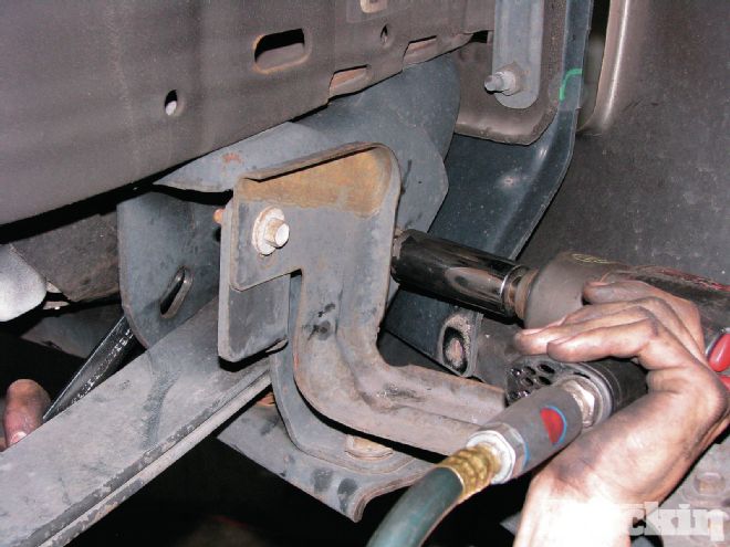 Lift Kit on a 2003 Ford Excursion: Family Hauler Makeover