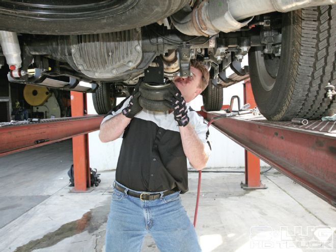Hellwigs Air Kit & Sway Bars - Taming The Beast