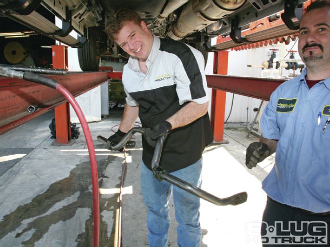 Hellwigs Air Kit & Sway Bars - Taming The Beast