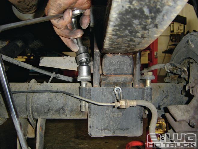 Suspension on a 2001 Ford F250 - Bringing Down The Beast