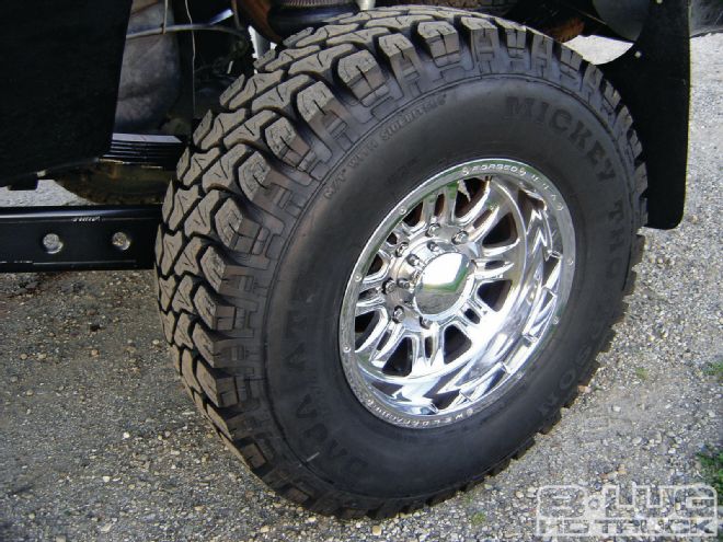 Suspension on a 2001 Ford F250 - Bringing Down The Beast