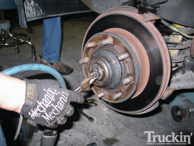 3/4 Ton Truck Lowering - Too Low To Tow? Never!