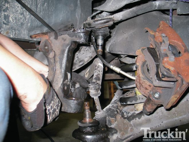 3/4 Ton Truck Lowering - Too Low To Tow? Never!