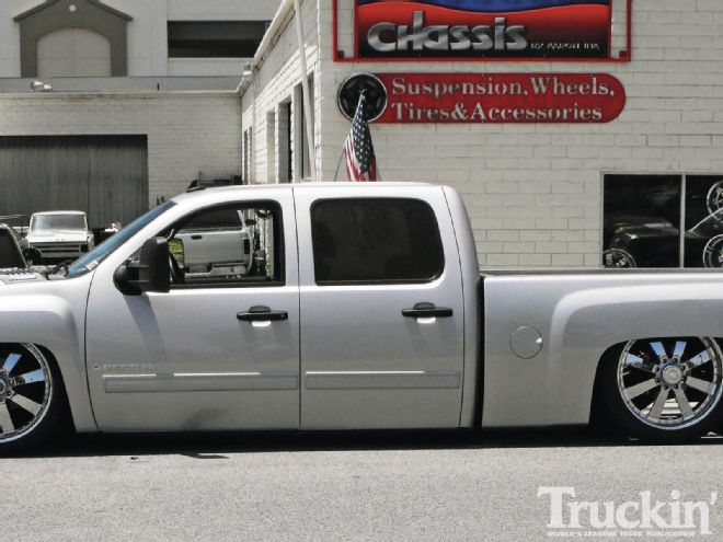 2009 Chevy Silverado 2500HD Airbag Setup - Heavy Duty And Hella Low