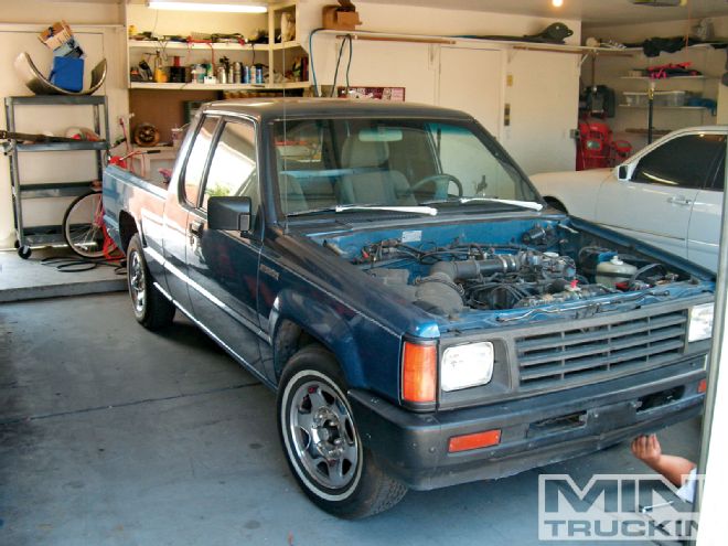 TRE 5 Customs Mitsubishi Mighty Max Build - Hydroholics Mitsu