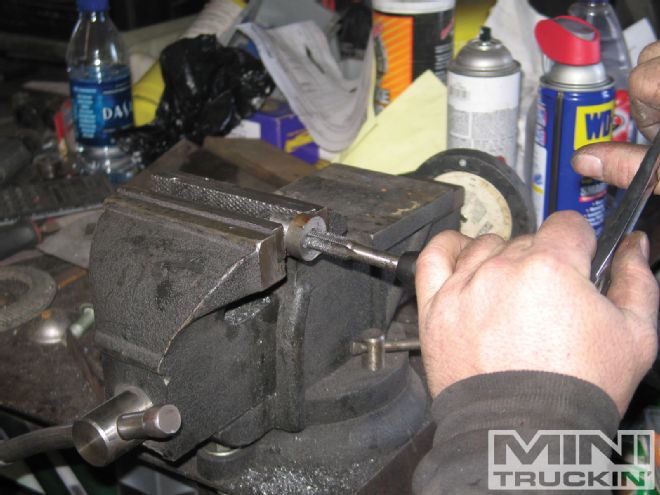 Rear Suspension Setup On A 1972 Toyota Hilux - Project Low Lux