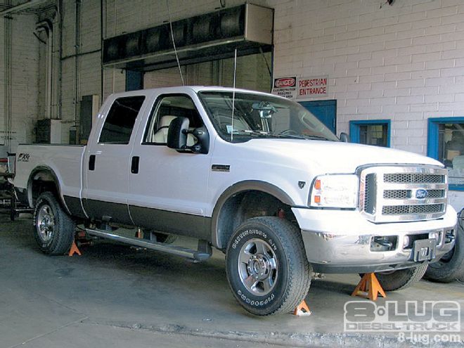 Chassis Tech Airbag Kit on a 2005 Ford F-350 - Tow With Ease