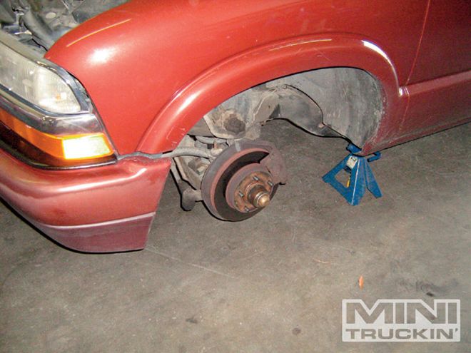 Front Air Ride Suspension on a Chevy S10 -  Daily Dime