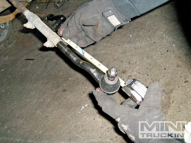 Front Air Ride Suspension on a Chevy S10 -  Daily Dime