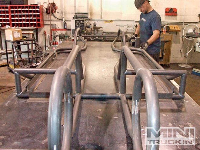 Wicked Nissan Hardbody Buildup on Hydraulics