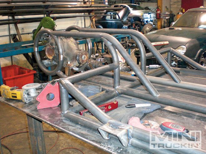Wicked Nissan Hardbody Buildup on Hydraulics