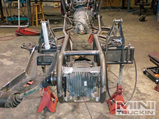 Wicked Nissan Hardbody Buildup on Hydraulics