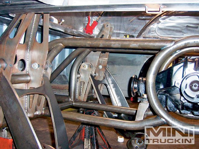 Wicked Nissan Hardbody Buildup on Hydraulics