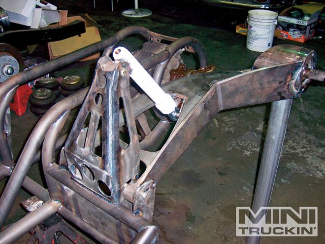Wicked Nissan Hardbody Buildup on Hydraulics