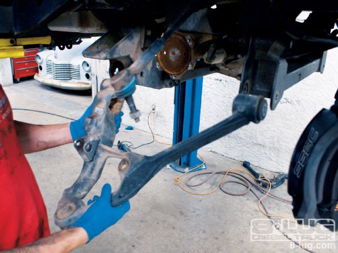 Rancho 4-Inch Lift On A 2004 Chevy Silverado 2500HD Duramax - Pick It Up!