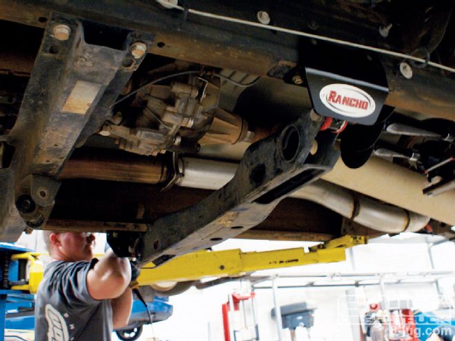 Rancho 4-Inch Lift On A 2004 Chevy Silverado 2500HD Duramax - Pick It Up!