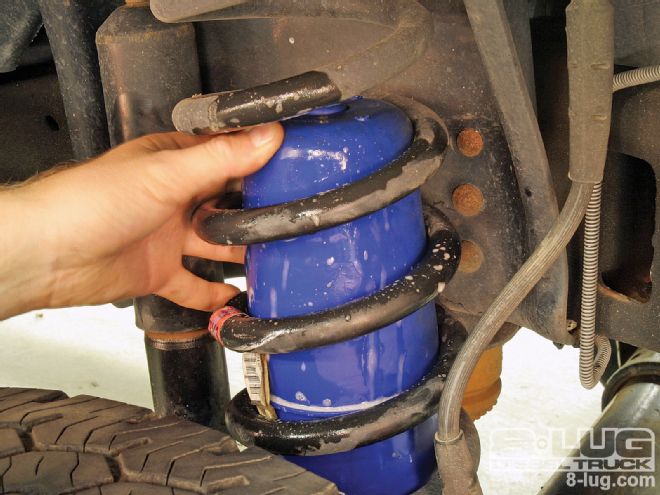 Firestone Ride-Rite Air Helper Springs Install on a 2006 Ford F-250 - Gimme A Lift