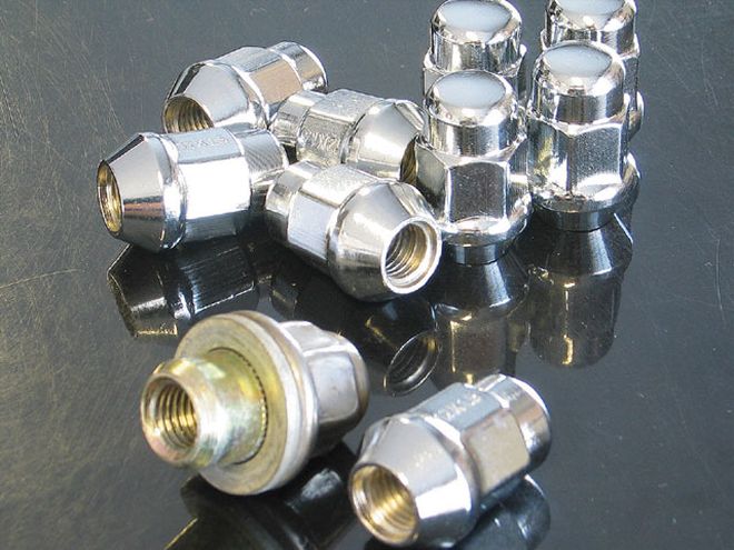 2007 Toyota Tacoma lug Nuts