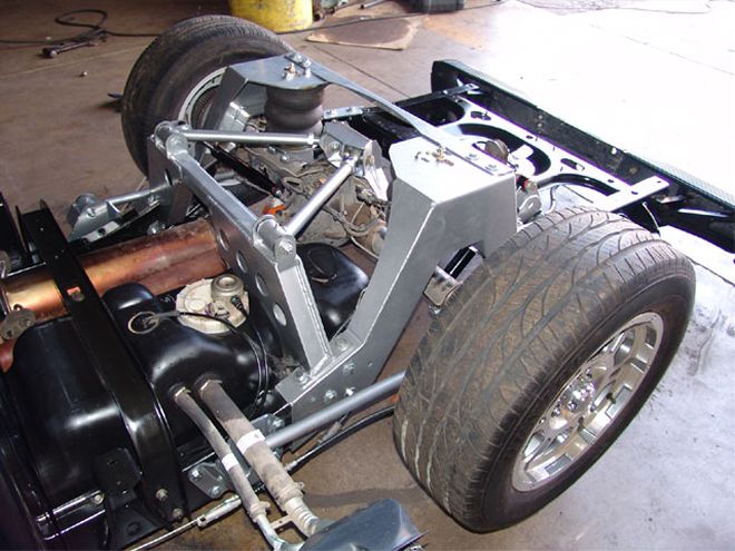 Installing a Rear Airbag Suspension Kit on a 97-04 Dodge Dakota - Draggin Dakota
