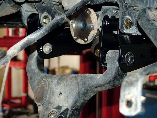 2005 Nissan Titan Lift - Altering the Ego of the Titan