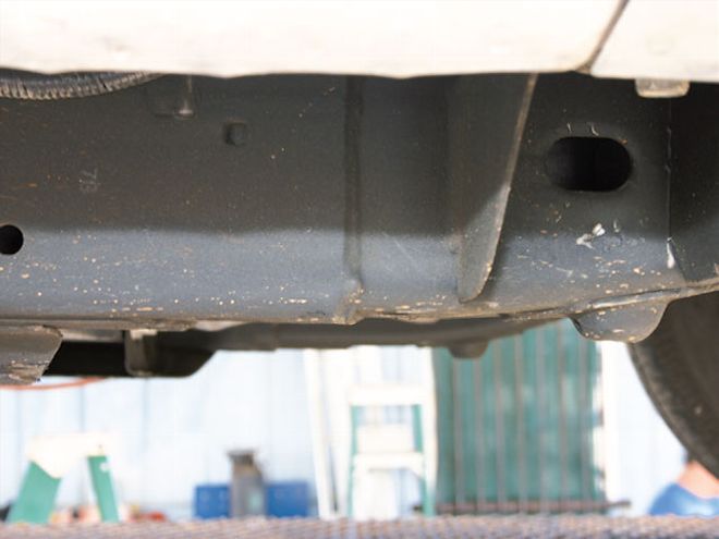 2004 Chevy Silverado Rear Air Suspension Installation - Makin It Lay Part 1