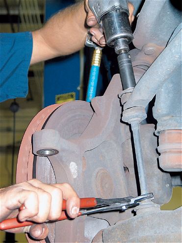Fabtech Lift Kit On A 2001 Dodge Ram - Quick Six