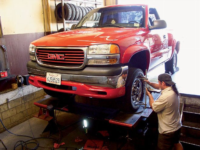 CST Lift Kit on a 2000 GMC Sierra - Reverse Sleeper