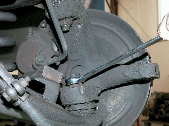 3/4 to 1/2 Ton Conversion Spindle Kit on a Chevy Suburban - Dropping The Big Ship, Part 1