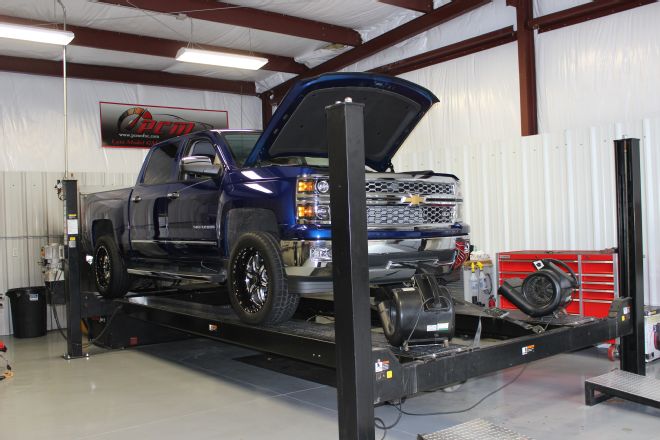 2014 Chevrolet Silverado Front View