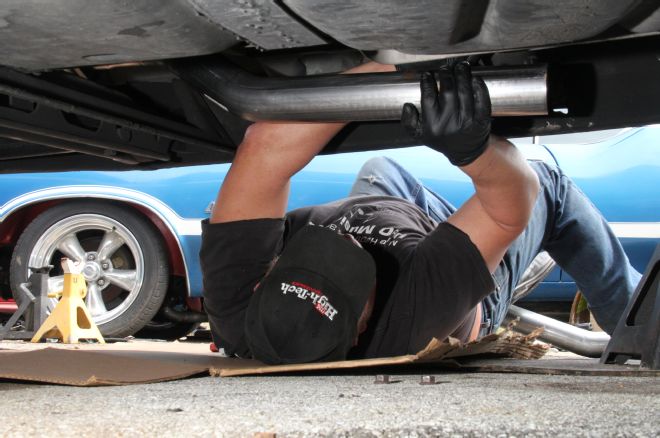 2003 Chevrolet Avalanche Bolting 3 Inch Exhaust Pipe To Kooks Flange