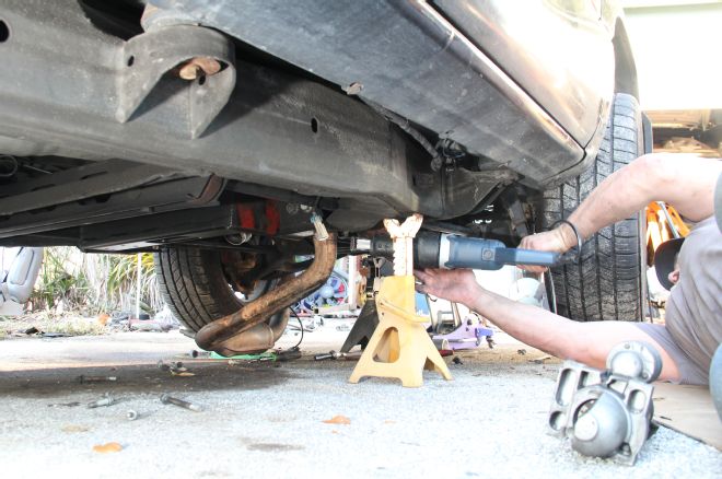 2003 Chevrolet Avalanche Removing Old Exhaust