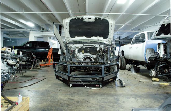 2003 Chevy Silverado 3500 With Front End Removed