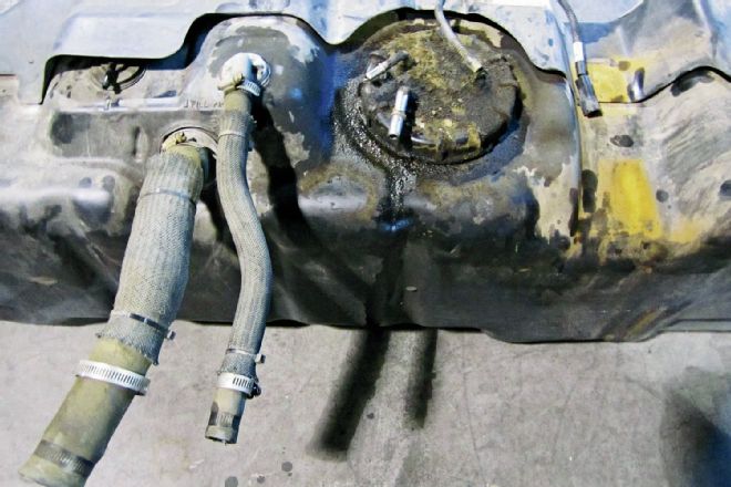 6.4L Ford F-450 Power Stroke Titan Fuel Tank Install