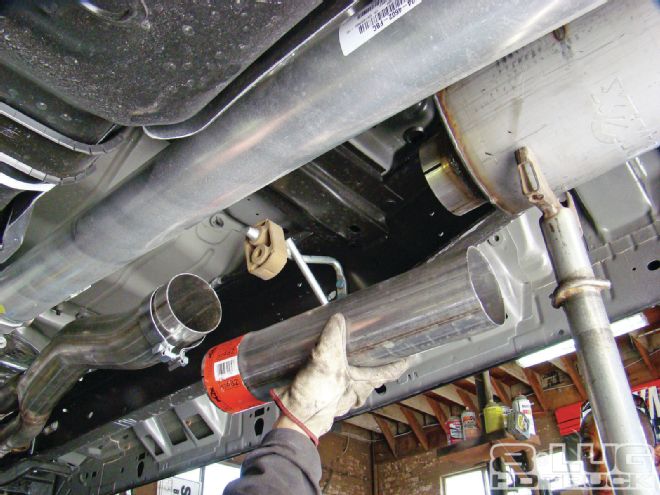 Max Power: DynoMax Exhaust Installation on a 2011 Ford F250