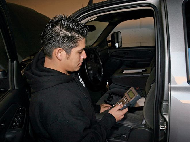2006 Ford F350 vs 2007 Chevy Silverado - Ford vs. Chevy