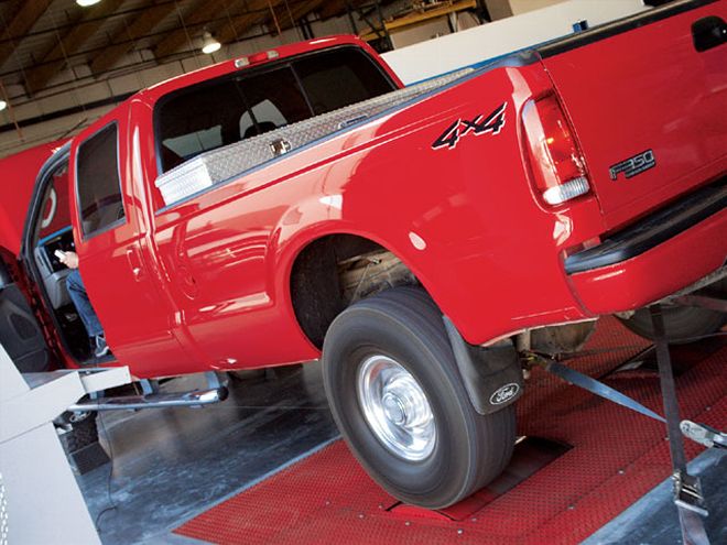 2003 Ford F350 securing Truck