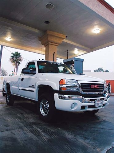 2004 GMC Sierra Front Passengers Side View