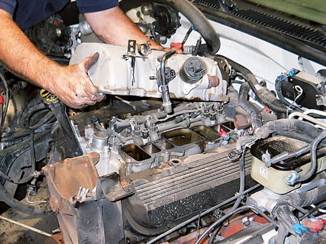 Vortec Big-Block in a 1996 Chevy Truck - Head Games, Part 1