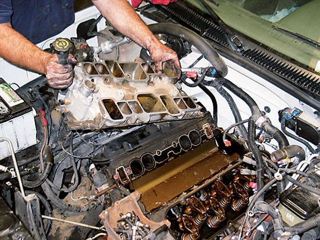 Vortec Big-Block in a 1996 Chevy Truck - Head Games, Part 1