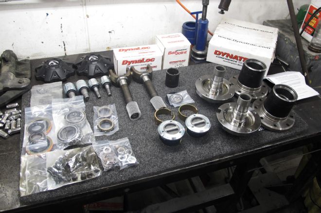 Ford Super Duty Dynatrac Dana 60 Free Spin Kit Install 02