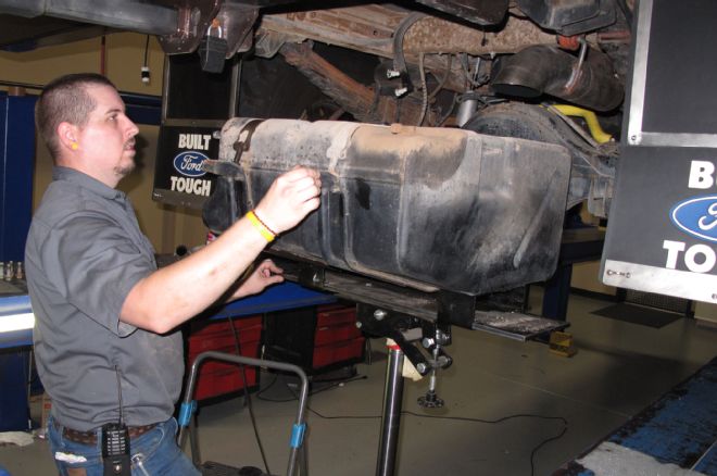 1999-2010 Ford Super Duty Fuel Tank Replacement - Tech and How-To