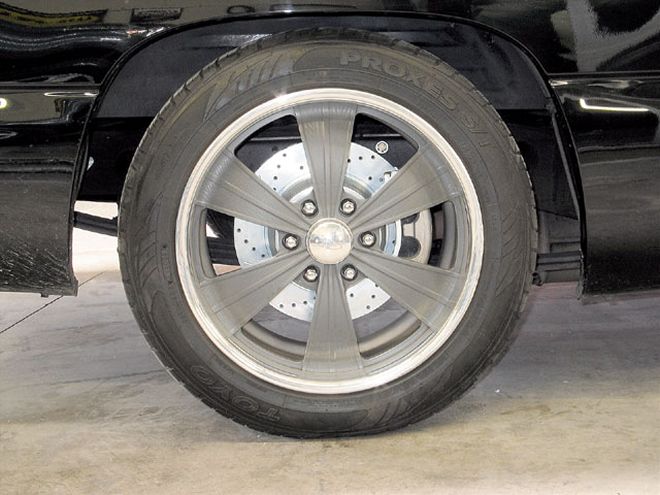 2004 Chevrolet Silverado Aftermarket Brakes Install - Short Stopping