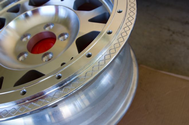 Ultra Motorsport X103 Xtreme Beadlock Wheel Outer Tire Bead Machined Shelf