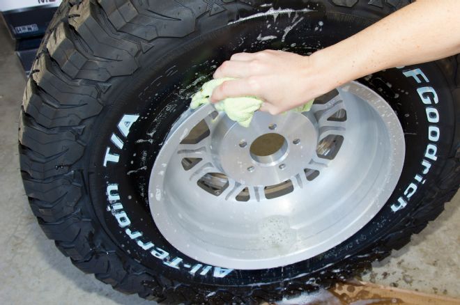 X103 Xtreme Beadlock Wheel Wiping Down With Soapy Water