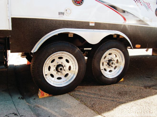 100,000-Mile Semi Tires For Dualies