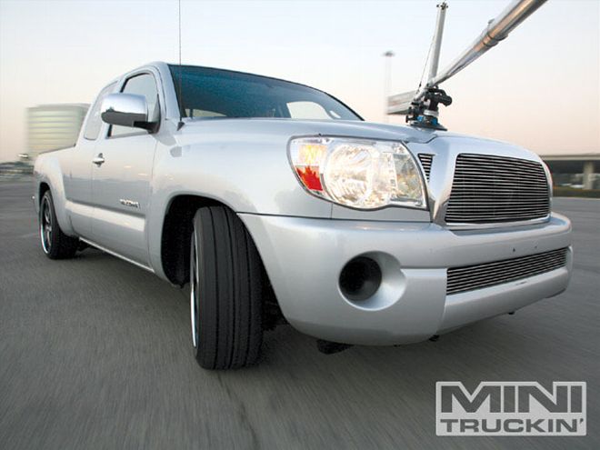 toyota Tacoma Nitto Nt555 Tire Test front View
