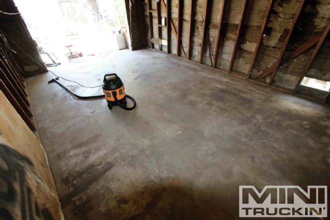 Looking Down - Laying Down The G-Floor