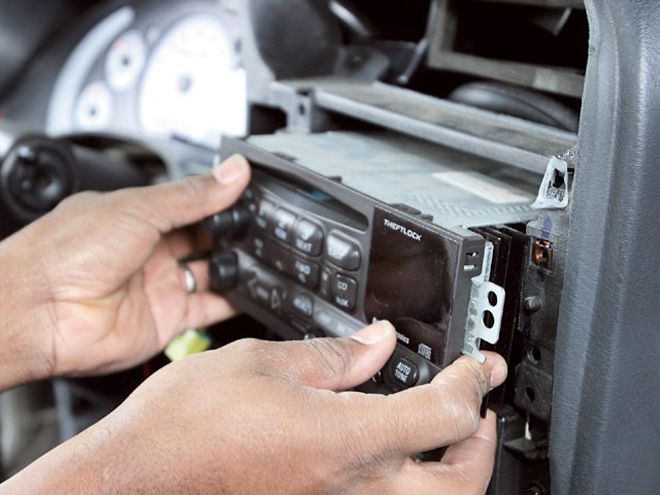 Harman Kardon Drive Play - Ipod + Truck = Music On The Road